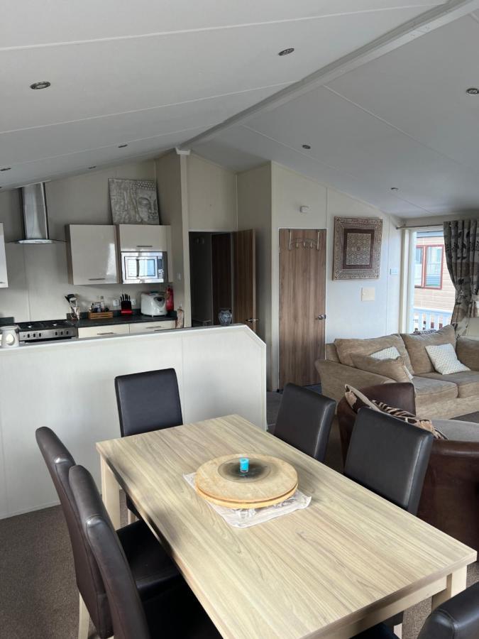 Lodge Caravan On Holiday Park Chichester Exterior foto