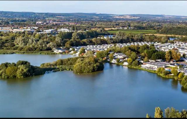 Lodge Caravan On Holiday Park Chichester Exterior foto